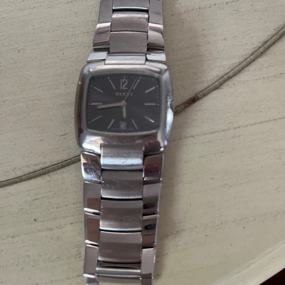 Men’s Gucci watch - Picture 1 of 4